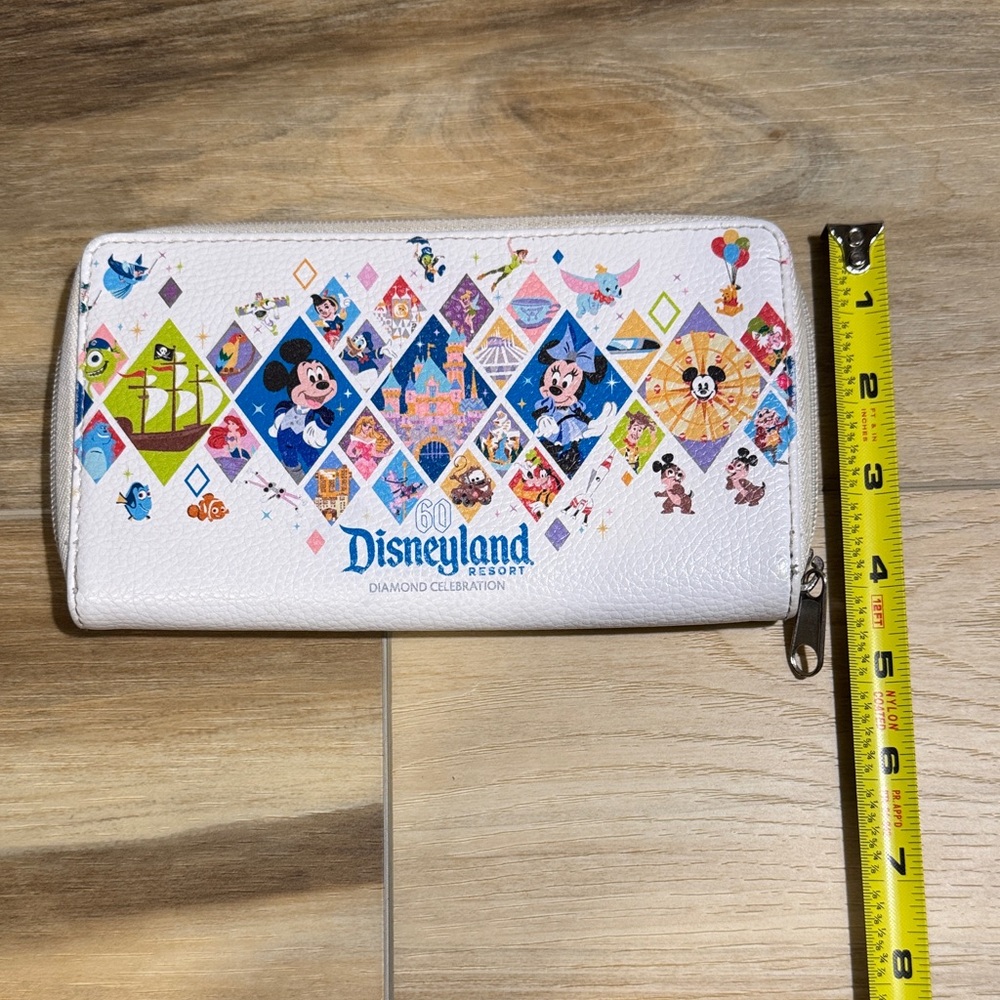 Disneyland 60th Anniversary “Diamond Celebration” Wallet - Picture 6 of 8